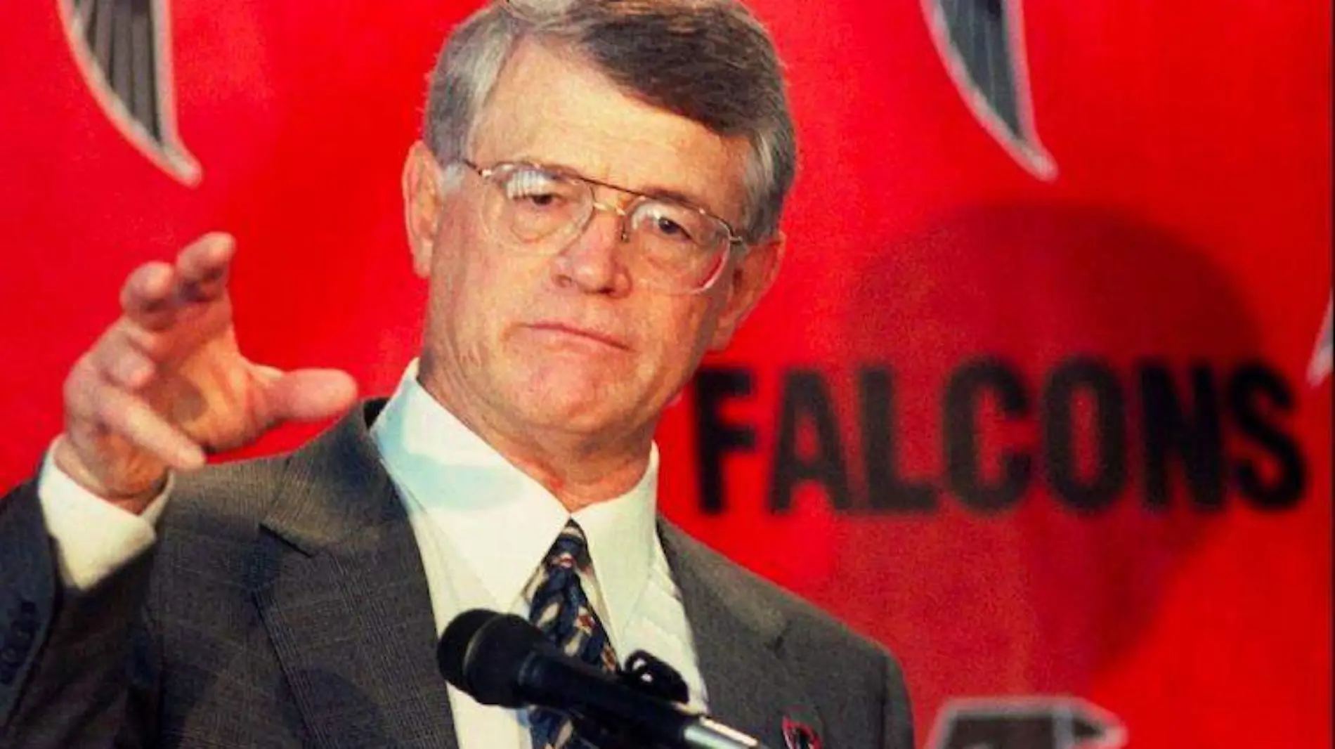 Muere Dan Reeves, legendario entrenador de la NFL